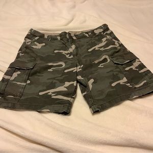 Mens Faded Glory cargo shorts size 40